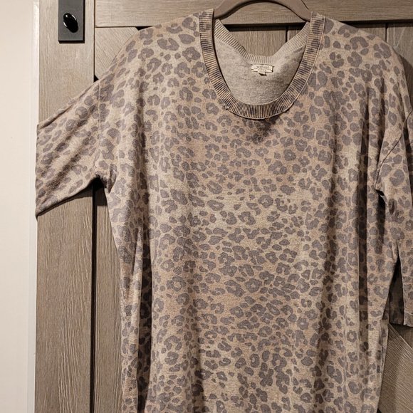 ARITZIA, WILFRED sweater, size M, light shades of gray-tan - Picture 3 of 9